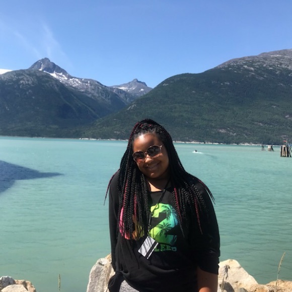 Meet your Posher, Al’Lexia 🤗 - Picture 6 of 6